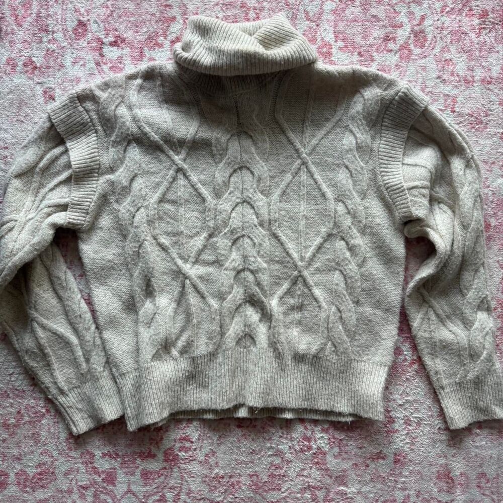Elie Tahari Grey Sweater